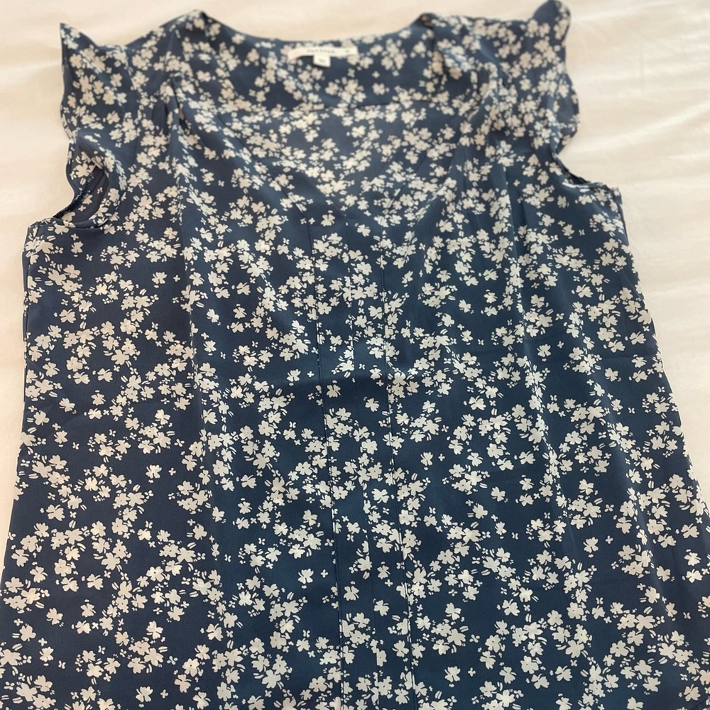 Stitch fix v neck flutter sleeve blouse size Medium